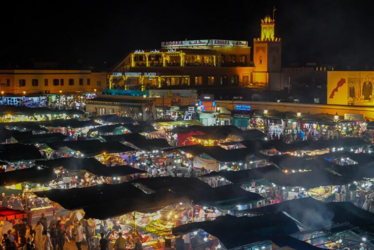 Marrakesh főtér este lacikonyhák