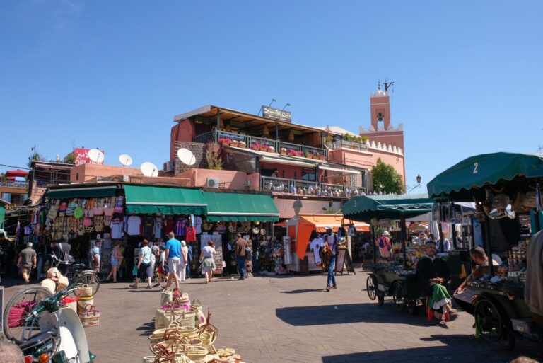 Marrakesh főtér forgatag